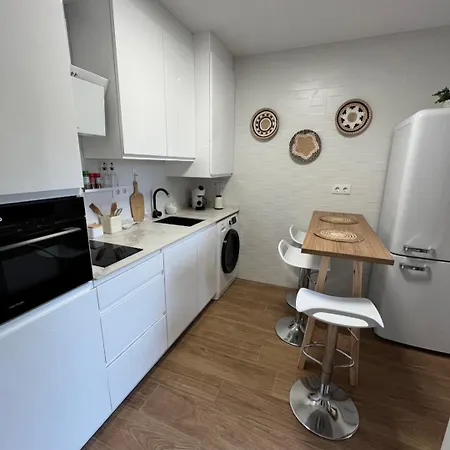 En Zona De Playa Con Piscina Y Aparcamiento Apartment